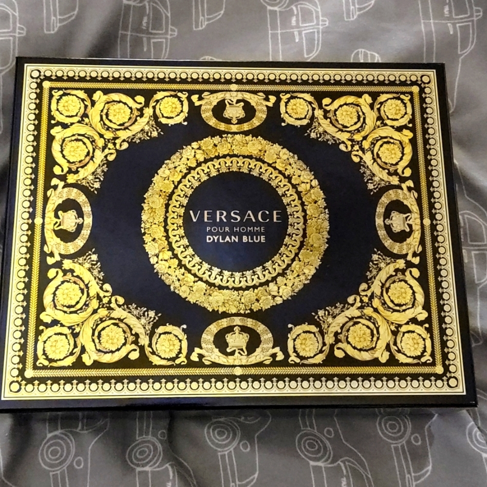 Versace Dylan Blue for men gift set